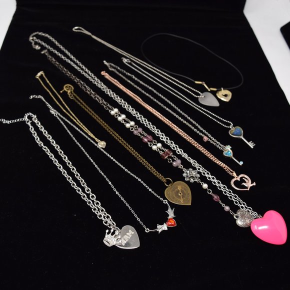 Bundle of 11 Heart Necklaces Mixed Metals Various Sizes Crafts Fashion Costume - Picture 2 of 9